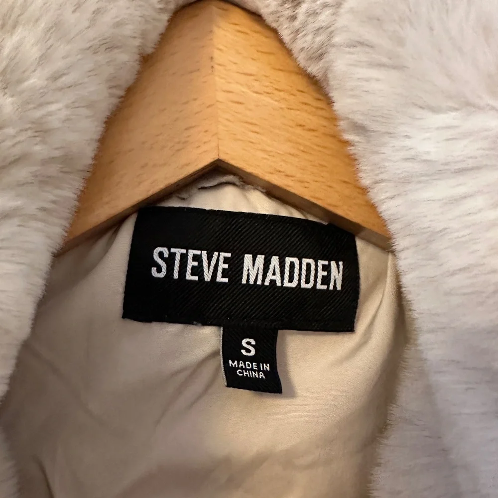 Steve Madden Snow Faux-Fur Teddy Coat in Beige | Size Small - Picture 5 of 10
